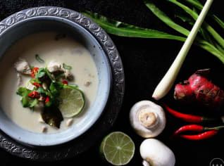 Thajská kuřecí polévka Tom Kha Thajská kuřecí polévka Tom Kha