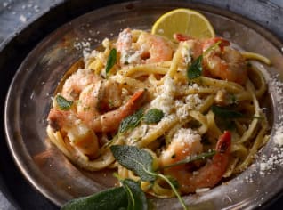 Linguine s krevetami a česnekovým máslem Linguine s krevetami a česnekovým máslem