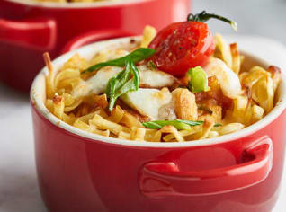Zapečené fettuccine s krůtím masem, mozzarellou a cottage Zapečené fettuccine s krůtím masem, mozzarellou a cottage