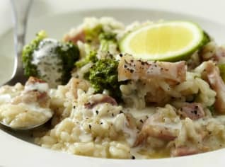 Krémové risotto se slaninou a brokolicí Krémové risotto se slaninou a brokolicí