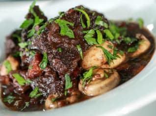 Hovězí bourguignon Hovězí bourguignon
