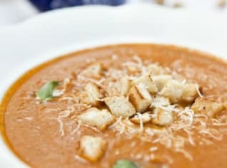Lilková polévka s parmezánem Lilková polévka s parmezánem
