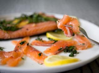 Gravlax s hořčičnou omáčkou Gravlax s hořčičnou omáčkou