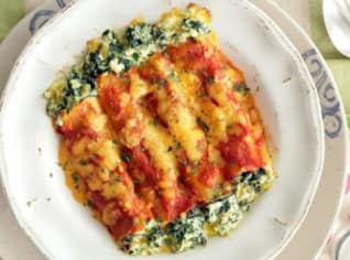 Krémové špenátové cannelloni v rajčatové omáčce Krémové špenátové cannelloni v rajčatové omáčce
