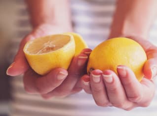 Citronová šťáva si poradí v koupelně s nejrůznějšími skvrnami Citronová šťáva si poradí v koupelně s nejrůznějšími skvrnami