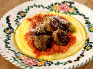 Italské masové koule s polentou Italské masové koule s polentou