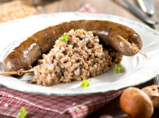 Jitrnice s kroupovým rozotem a hříbky Jitrnice s kroupovým rozotem a hříbky