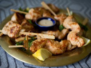 Kuřecí satay s omáčkou z burákového másla Kuřecí satay s omáčkou z burákového másla