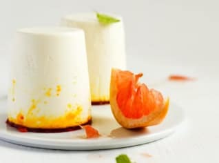 Vanilková panna cotta s Campari želé Vanilková panna cotta s Campari želé