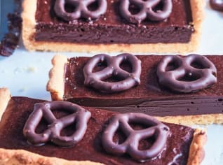 Čokoládový koláč se slanými preclíky Čokoládový koláč se slanými preclíky