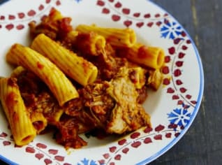 Rigatoni s vepřovým ragú Rigatoni s vepřovým ragú