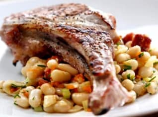 Vepřová kotleta s cassoulet Vepřová kotleta s cassoulet