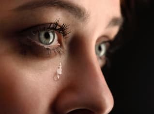 Smutek je emoce, kterou se snažíme co nejdřív ze sebe setřást Smutek je emoce, kterou se snažíme co nejdřív ze sebe setřást