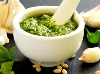 VIDEO: Bazalkové pesto VIDEO: Bazalkové pesto