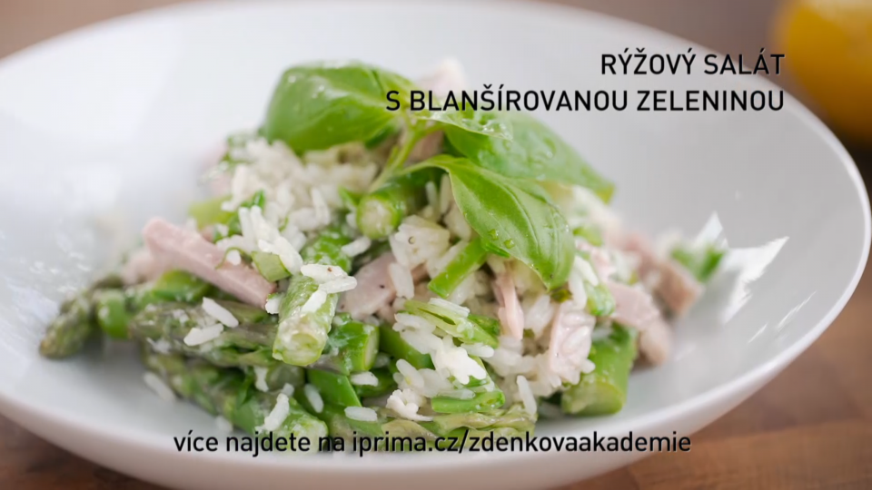 Rýžový salát s blanšírovanou zeleninou. Rýžový salát s blanšírovanou zeleninou.