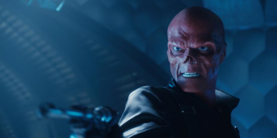 3) Jak skončil Red Skull - Tohohle záporáka si jistě pamatujete z prvního Kapitána Americy, na konci použil tesseract, o němž už víme, že dokáže lidi transportovat napříč universem. Přežil tedy? A pokud ano, plánuje pomstu? 3) Jak skončil Red Skull - Tohohle záporáka si jistě pamatujete z prvního Kapitána Americy, na konci použil tesseract, o němž už víme, že dokáže lidi transportovat napříč universem. Přežil tedy? A pokud ano, plánuje pomstu?