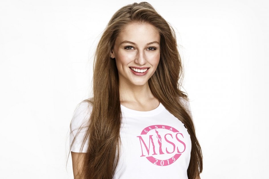 Na České Miss 2015 soutěžila s číslem 9. Na České Miss 2015 soutěžila s číslem 9.
