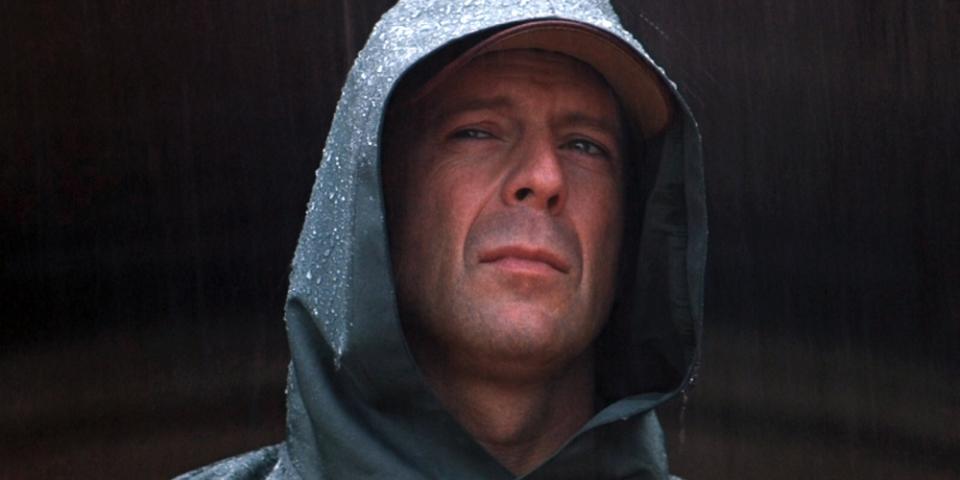 10) Vyvolený (2000) – Famózní drama, v němž Bruce Willis zjistí, že je vlastně superhrdina… 10) Vyvolený (2000) – Famózní drama, v němž Bruce Willis zjistí, že je vlastně superhrdina…