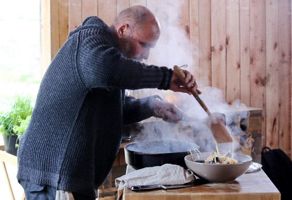 Grilovat ryby není složité. Sledujte šéfa, jak na ně. Grilovat ryby není složité. Sledujte šéfa, jak na ně.