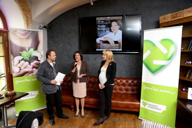 Moderátor Vladislav Slezák z Radia Blaník, paní Marie Rottrová, ředitelka Nadace Agrofert Holding Ing. Zuzana Tornikidis, MBC Moderátor Vladislav Slezák z Radia Blaník, paní Marie Rottrová, ředitelka Nadace Agrofert Holding Ing. Zuzana Tornikidis, MBC