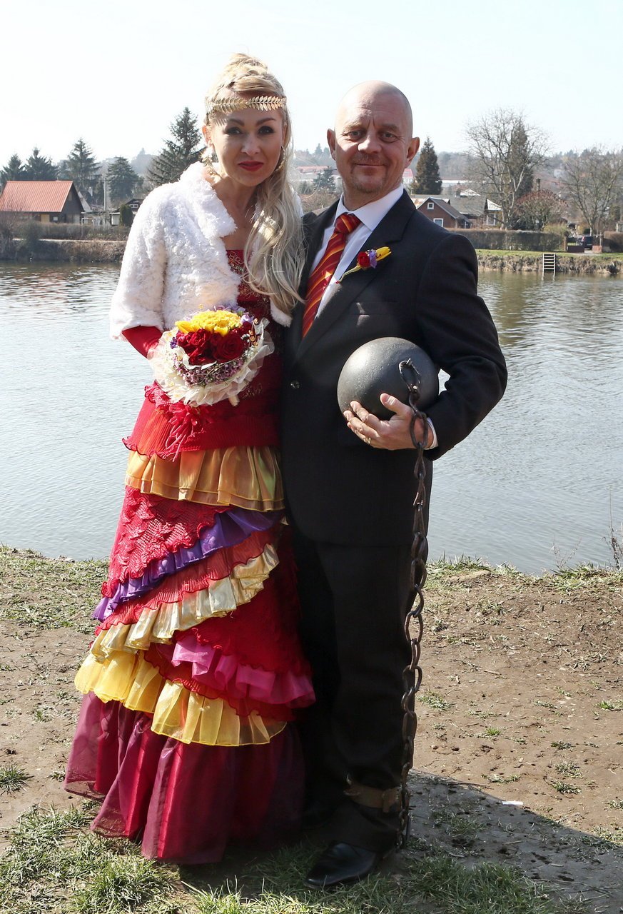 Novomanželé Novomanželé