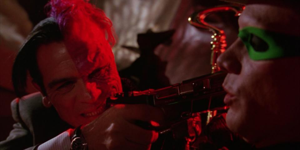 1) Batman navždy (1995) - Ne, tohle opravdu není ten nejhorší Batman. Tím je Batman & Robin, tenhle Batman měl totiž Nicole Kidman v nejvíc sexy roli kariéry, šíleného Carreyho a chaotického T. L. Jonese, tenhle Batman byl super! 1) Batman navždy (1995) - Ne, tohle opravdu není ten nejhorší Batman. Tím je Batman & Robin, tenhle Batman měl totiž Nicole Kidman v nejvíc sexy roli kariéry, šíleného Carreyho a chaotického T. L. Jonese, tenhle Batman byl super!