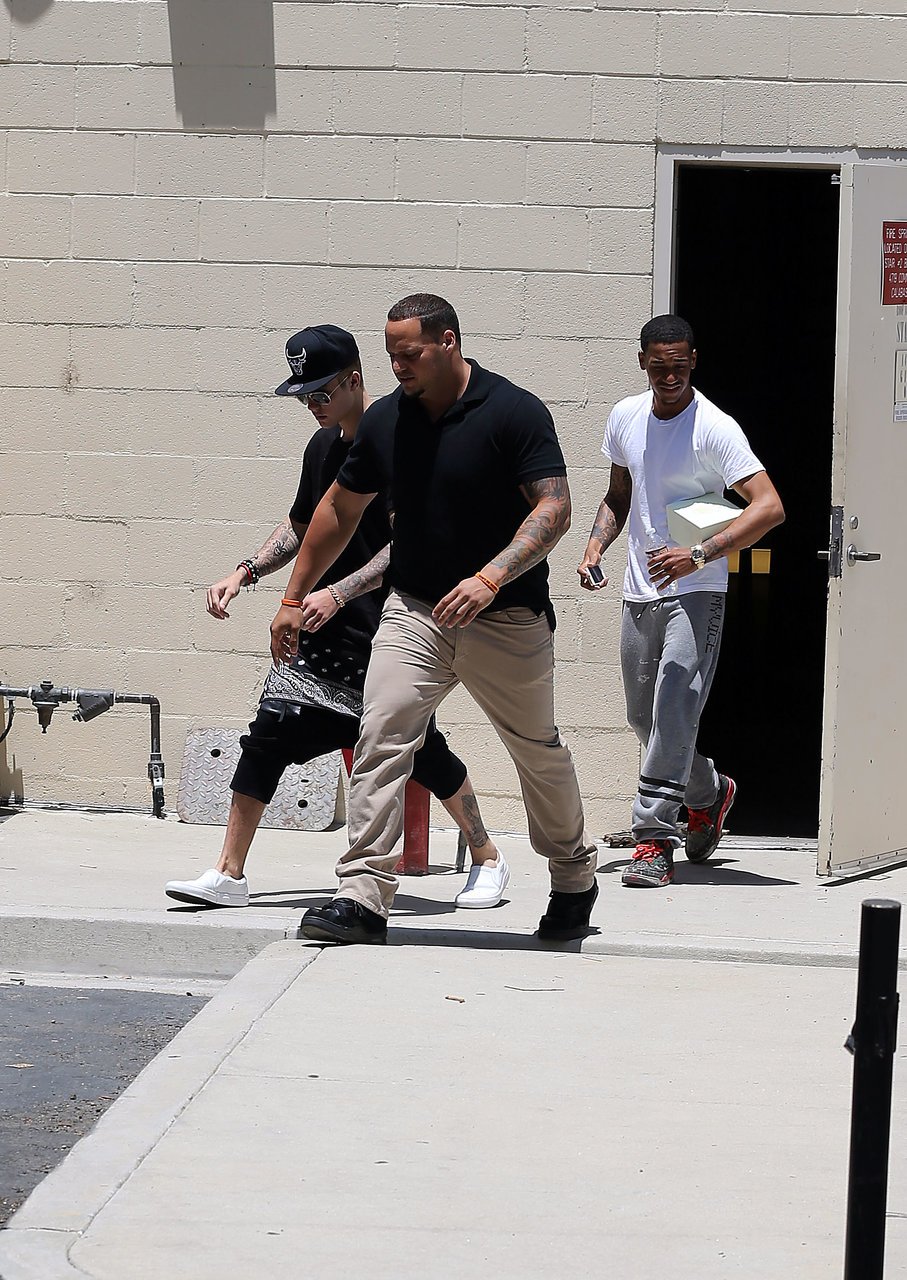 Justin Bieber naboural - Obrázek 4 Justin Bieber naboural - Obrázek 4