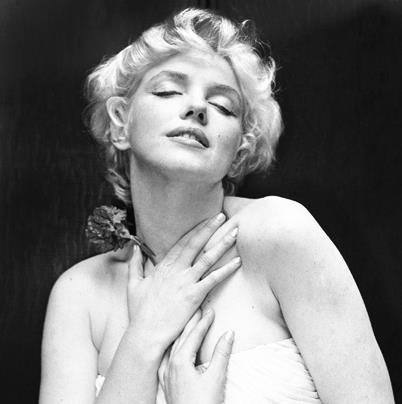 Marylin Monroe byla americká filmová herečka, modelka, zpěvačka a producentka. Marylin Monroe byla americká filmová herečka, modelka, zpěvačka a producentka.