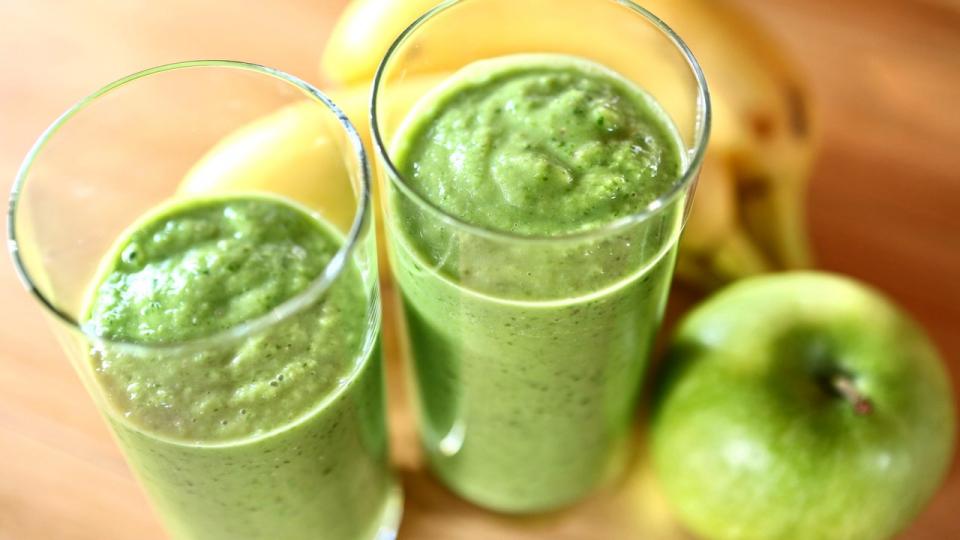 Super snídaně: zelené smoothie z jablek a avokáda. Super snídaně: zelené smoothie z jablek a avokáda.