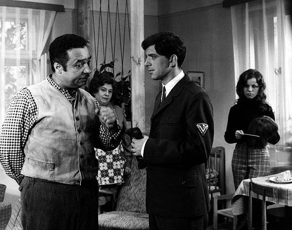 Záběry z filmu Dva muži hlásí příchod s Jaromírem Hanzlíkem Záběry z filmu Dva muži hlásí příchod s Jaromírem Hanzlíkem