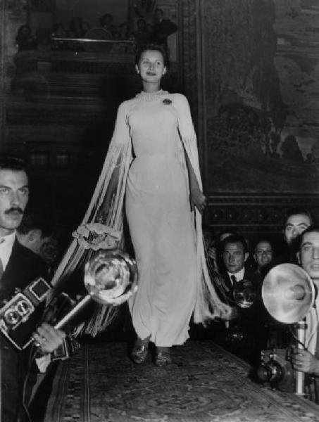 Sophia Loren byla vybrána jako miss Elegance 1950. Sophia Loren byla vybrána jako miss Elegance 1950.