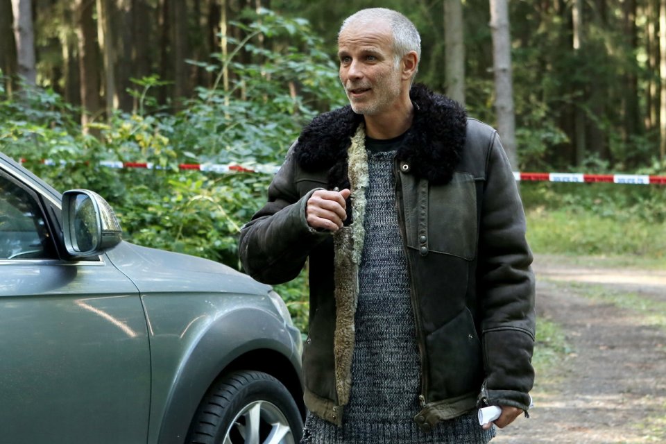 I přes svůj zdravotní stav se do vyšetřování zapojí také Petr. I přes svůj zdravotní stav se do vyšetřování zapojí také Petr.
