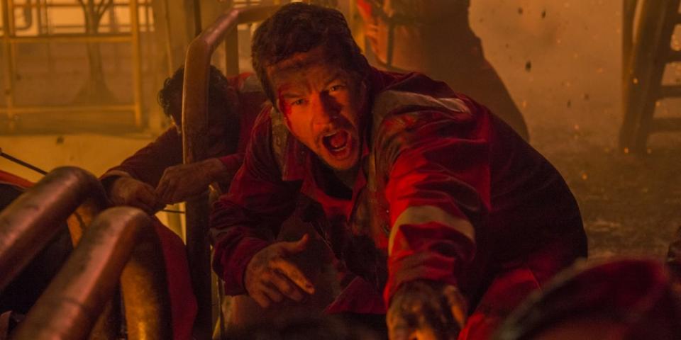 6) Deepwater Horizon: Moře v plamenech – neskutečný napínák o reálné explozi těžební věže 6) Deepwater Horizon: Moře v plamenech – neskutečný napínák o reálné explozi těžební věže