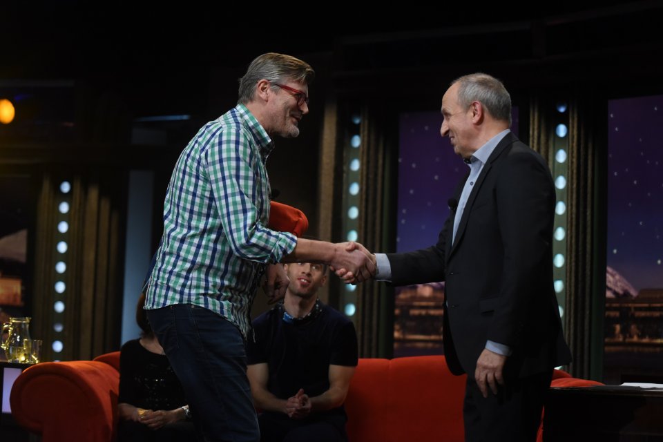 Zakladatel a vydavatel jediného nezávislého průvodce po tuzemských restauracích nazvaného Maurerův výběr Grand Restaurant, přední český znalec gastronomie Pavel Maurer. Zakladatel a vydavatel jediného nezávislého průvodce po tuzemských restauracích nazvaného Maurerův výběr Grand Restaurant, přední český znalec gastronomie Pavel Maurer.