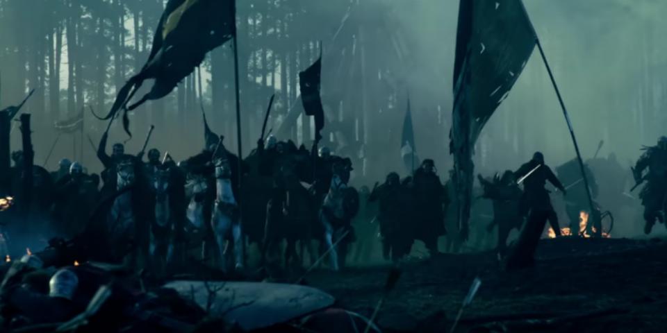 1) Ve filmu se odehraje obří bitva na koních, která je situovaná do staré Anglie 1) Ve filmu se odehraje obří bitva na koních, která je situovaná do staré Anglie