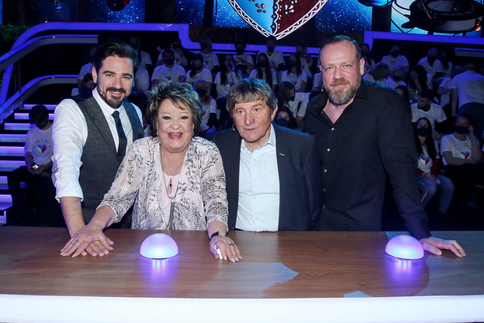 Jiřina Bohdalová už prostředí show Máme rádi Česko dobře zná. Soutěž Máme rádi Jiřinku jí ale překvapila. Jiřina Bohdalová už prostředí show Máme rádi Česko dobře zná. Soutěž Máme rádi Jiřinku jí ale překvapila.