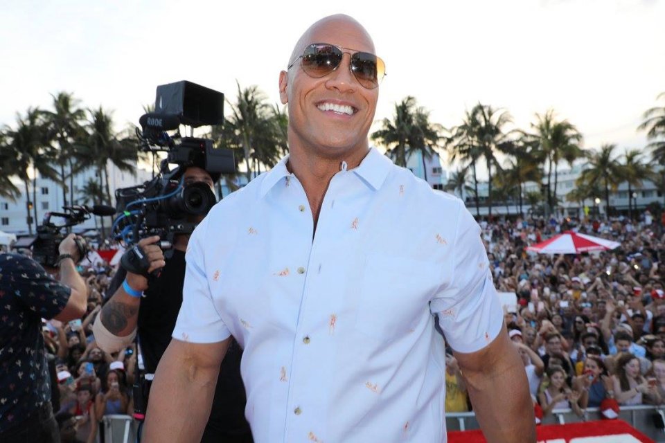 Dwayne Johnson na premiéře filmu Baywatch (2017) Dwayne Johnson na premiéře filmu Baywatch (2017)