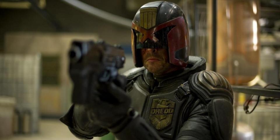 27) Dredd (2012) – Béčkový akční nářez, v němž zadumaný superpolda vykropí obří panelák. 27) Dredd (2012) – Béčkový akční nářez, v němž zadumaný superpolda vykropí obří panelák.