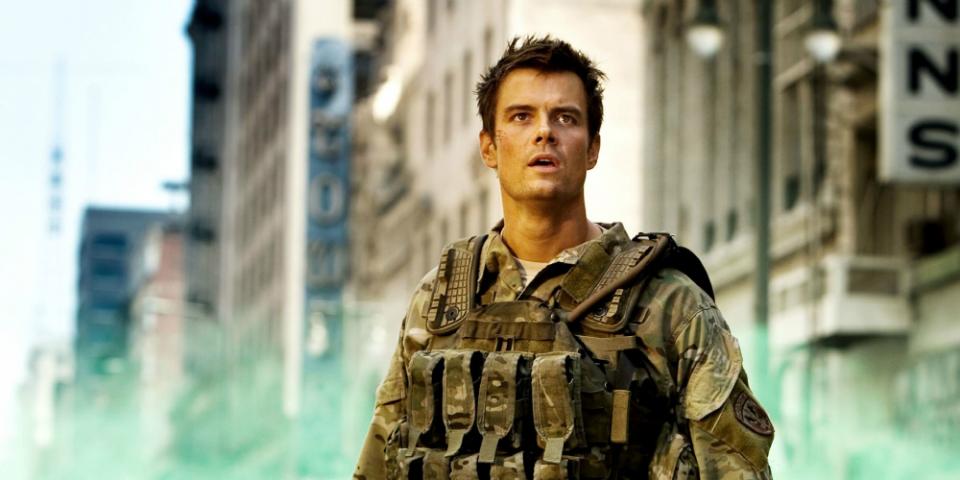 3) Josh Duhamel se vrací zpátky, největším tahákem prý byl fakt, že věci, které se odehrávají na place Transformers v podobném měřítku nikde jinde nejsou. Užívá si tu epickou akční stránku 3) Josh Duhamel se vrací zpátky, největším tahákem prý byl fakt, že věci, které se odehrávají na place Transformers v podobném měřítku nikde jinde nejsou. Užívá si tu epickou akční stránku