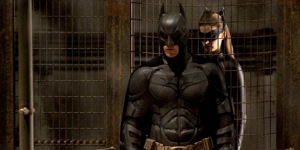 9) Temný rytíř povstal (2012) – Epické zakončení netopýří trilogie, v němž si Batman rozklikuje zlomená záda. Protože je sakra Batman! 9) Temný rytíř povstal (2012) – Epické zakončení netopýří trilogie, v němž si Batman rozklikuje zlomená záda. Protože je sakra Batman!