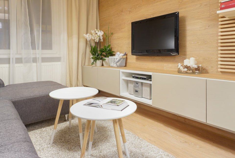 Materiál použitý na podlaze je vytažený i na stěnu Materiál použitý na podlaze je vytažený i na stěnu