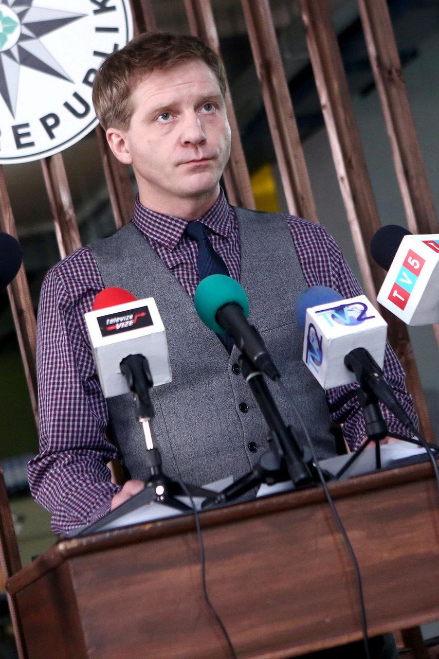 Pavel je houževnatý policista, kterého stahuje minulost Pavel je houževnatý policista, kterého stahuje minulost