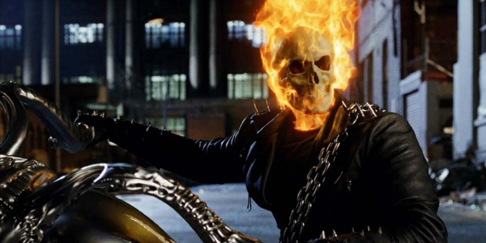 6) Ghost Rider (2007) -Natočit film s Nicolasem Cagem je riziko. Natočit komiksový film s Nicolasem Cagem je vyloženě o krk. Ghost Rider z toho ale překvapivě vyvázl ještě dobře. Ano, jistou roli v tom hrála i Eva Mendes. 6) Ghost Rider (2007) -Natočit film s Nicolasem Cagem je riziko. Natočit komiksový film s Nicolasem Cagem je vyloženě o krk. Ghost Rider z toho ale překvapivě vyvázl ještě dobře. Ano, jistou roli v tom hrála i Eva Mendes.