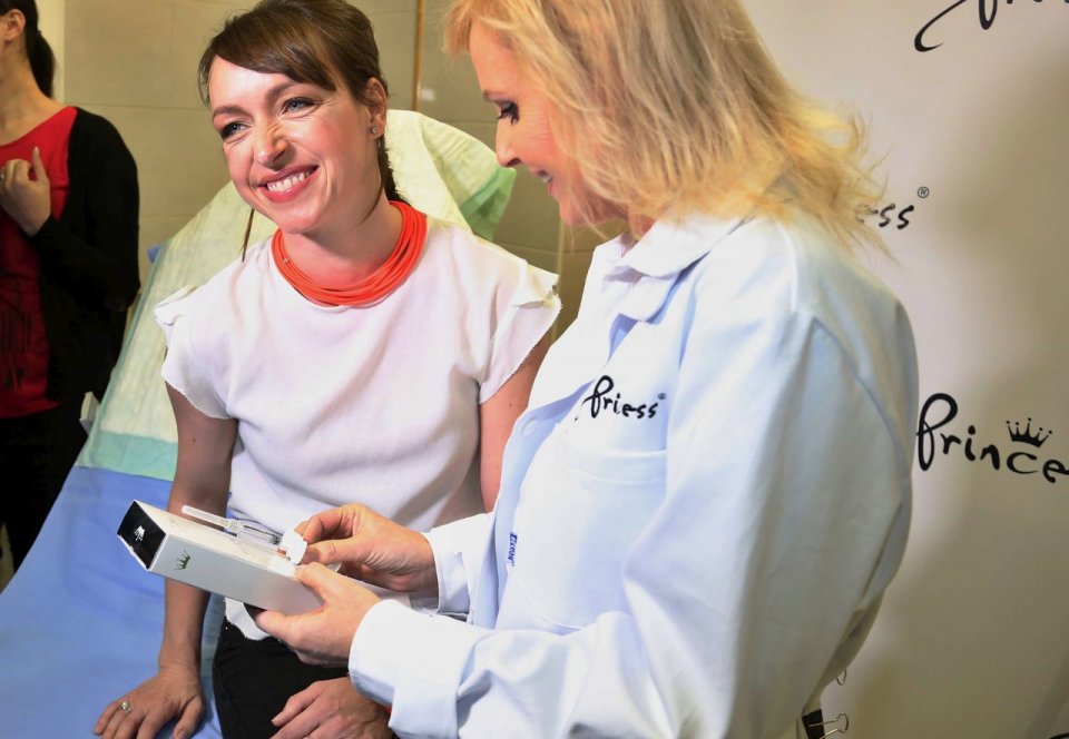 Veškeré informace o procedůrách konzultovala s paní doktorkou Veškeré informace o procedůrách konzultovala s paní doktorkou