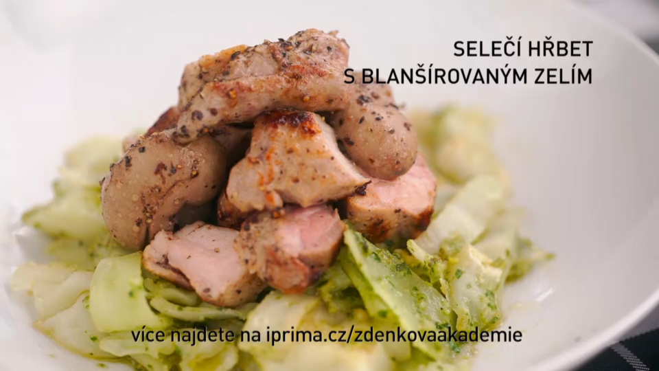 Selečí hřbet s blanšírovaným zelím. Selečí hřbet s blanšírovaným zelím.
