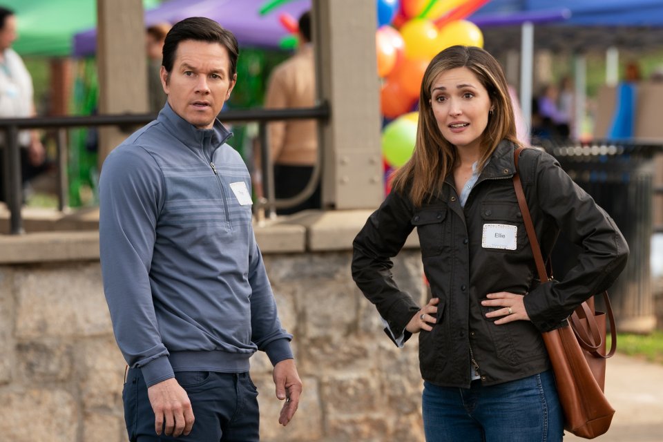 Mark Wahlberg s Rose Byrrneovou v komedii Najednou jsme rodina. Mark Wahlberg s Rose Byrrneovou v komedii Najednou jsme rodina.