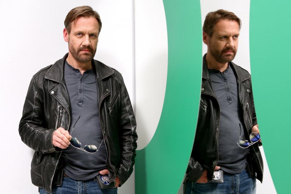 To je on, POLDA! Přísně tajné fotografování Davida Matáska probíhalo v ateliérech televize Prima jednu zářiovou neděli po deváté hodině dopoledne. To je on, POLDA! Přísně tajné fotografování Davida Matáska probíhalo v ateliérech televize Prima jednu zářiovou neděli po deváté hodině dopoledne.