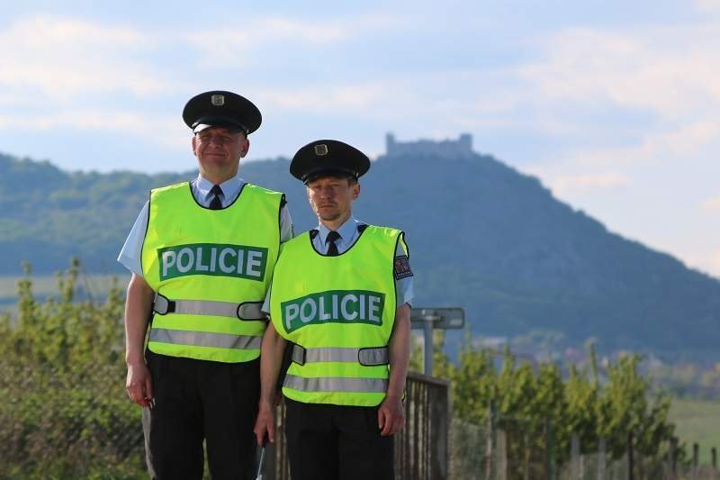 Policisté na Pálavě, jó, ty se maj! Policisté na Pálavě, jó, ty se maj!