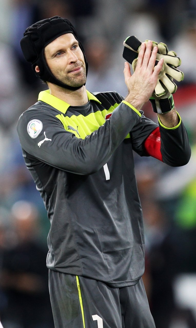 Petr Čech přilbu v bráně nesundává Petr Čech přilbu v bráně nesundává