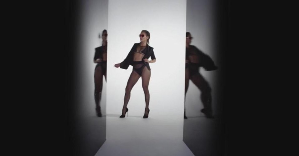 Iggy Azalea je sexy a umí to pořádně prodat Iggy Azalea je sexy a umí to pořádně prodat